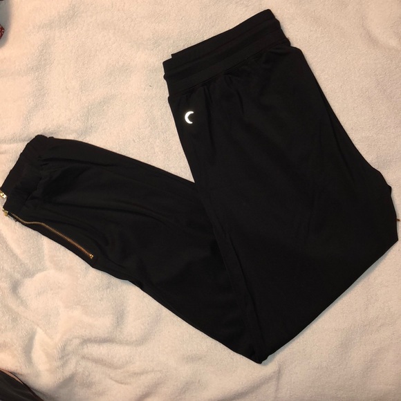 ZYIA Pants - ZYIA - Black Peak Zipper Joggers - Large